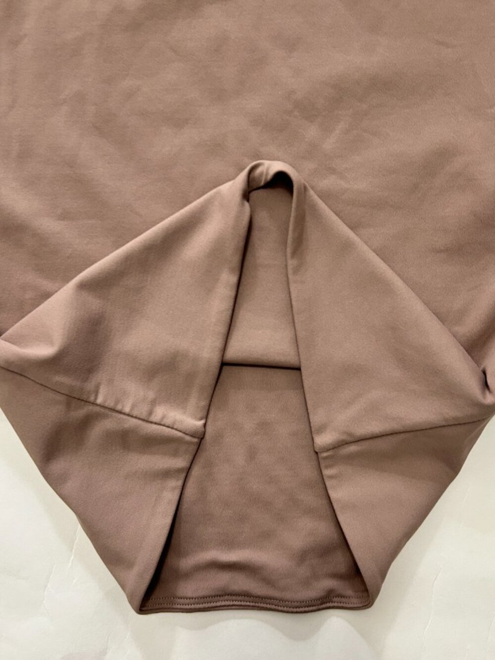 Aritzia Babaton Contour Crew Cropped Top T-Shirt Womens size S warm taupe - Picture 11 of 11
